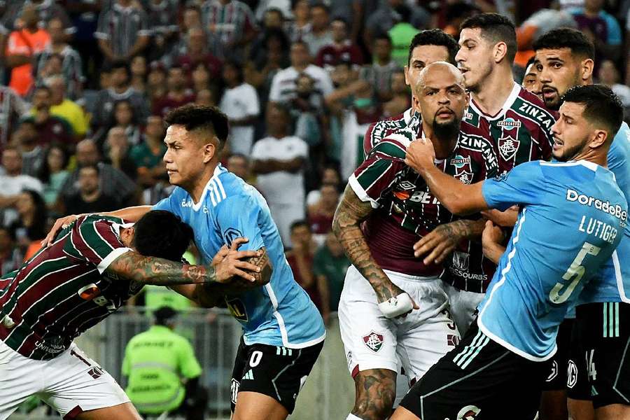 Jogo foi muito aguerrido no Maracanã