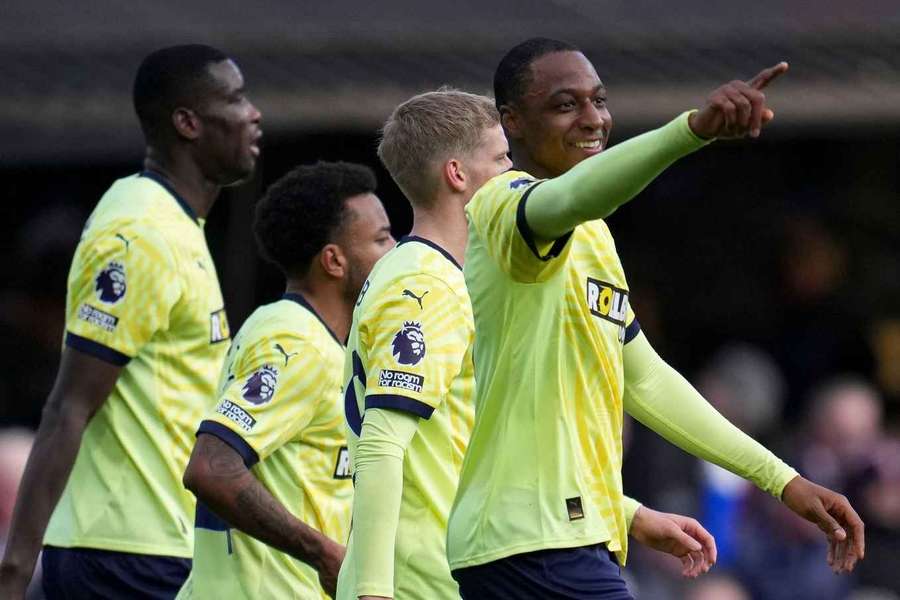 Joe Aribo of Southampton celebrates their goal 