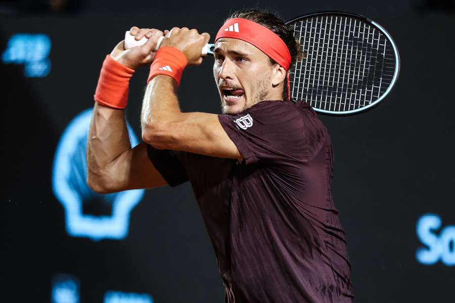 Favorito ao título, Zverev começa temporada do saibro com dificuldade