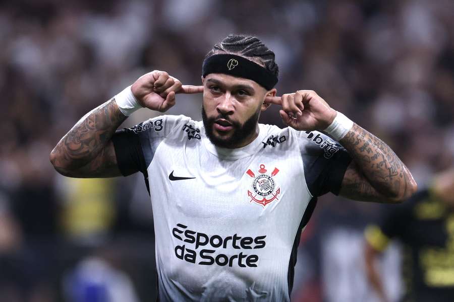 Memphis Depay foi o cara do Corinthians na reta final contra o Bernô