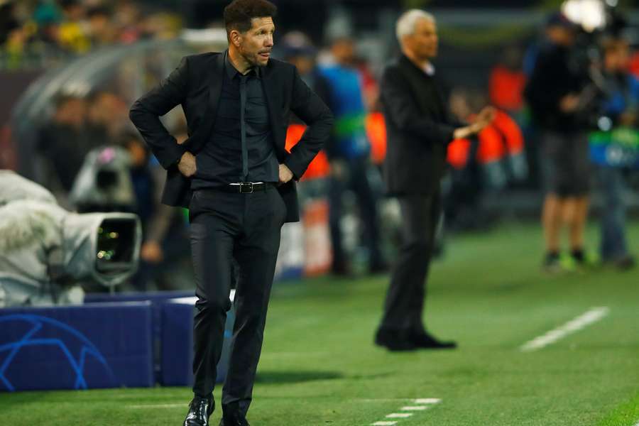 Diego Simeone on the touchline during the first leg