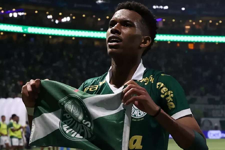 Estêvão vem se destacando pelo Palmeiras e chamando a atenção de Dorival