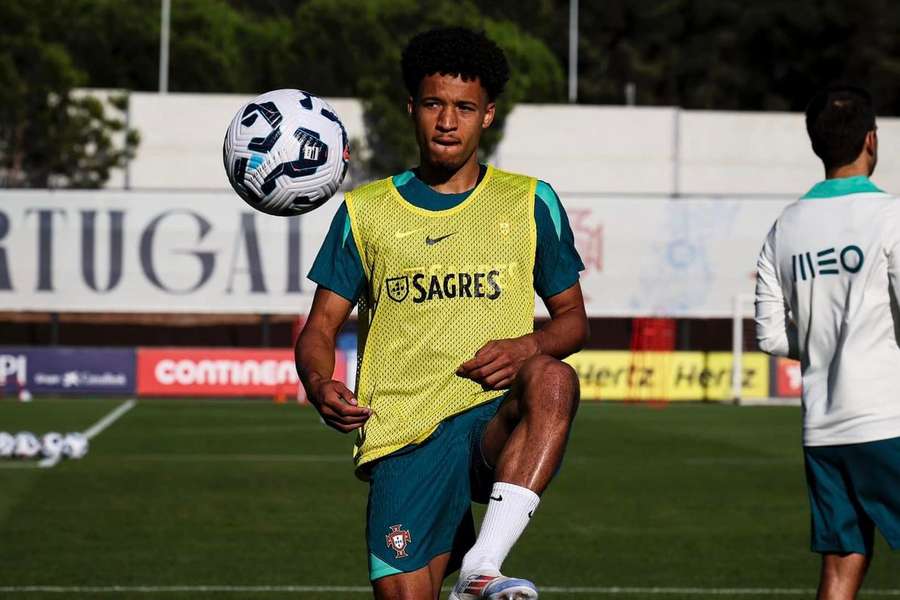 Tiago Santos no treino de Portugal