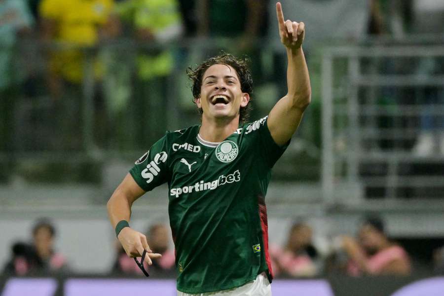 A felicidade de Giay com seu primeiro gol pelo Palmeiras A felicidade de Giay com seu primeiro gol pelo Palmeiras