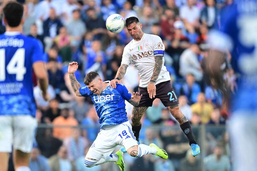 Matteo Politano of Napoli battles with Alberto Moreno