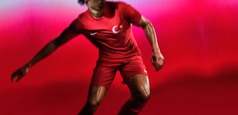 De thuiskleuren van Turkije zijn rood op rood