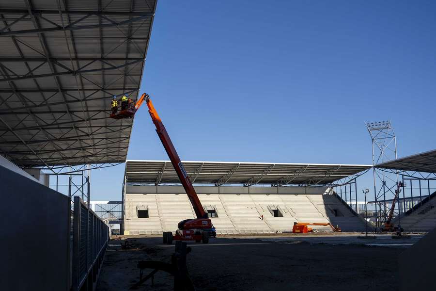 De bouw van het stadion verloopt gestaag