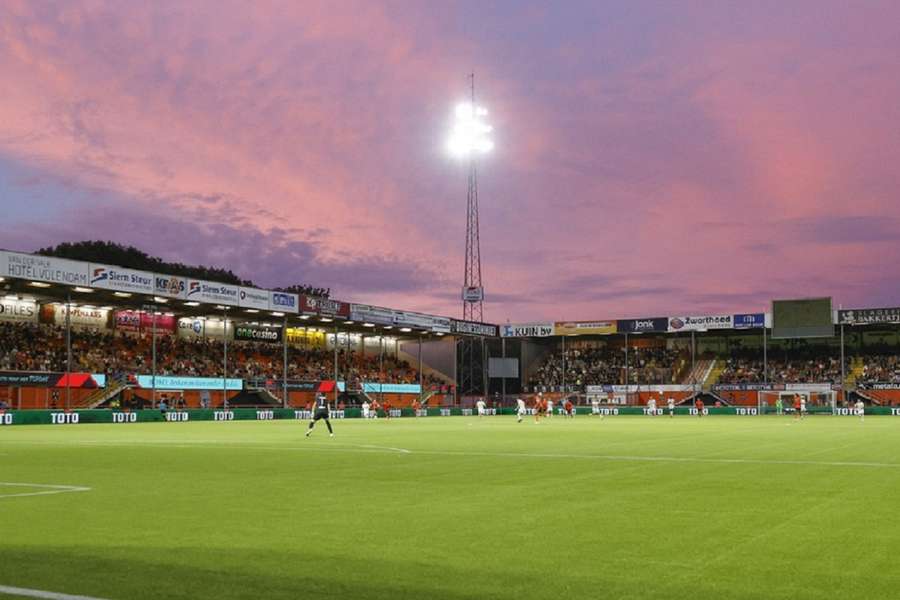 Bij gebrek aan een foto van Le Roux een mooie lucht boven het stadion van FC Volendam