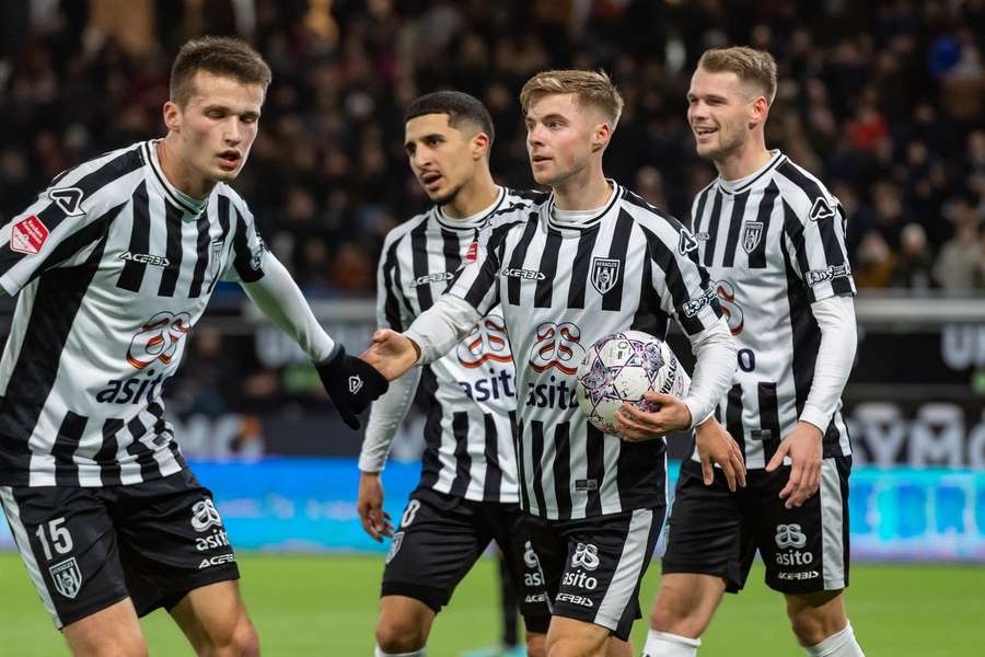 Emil Hansson heeft zojuist de 4-0 gescoord Emil Hansson heeft zojuist de 4-0 gescoord