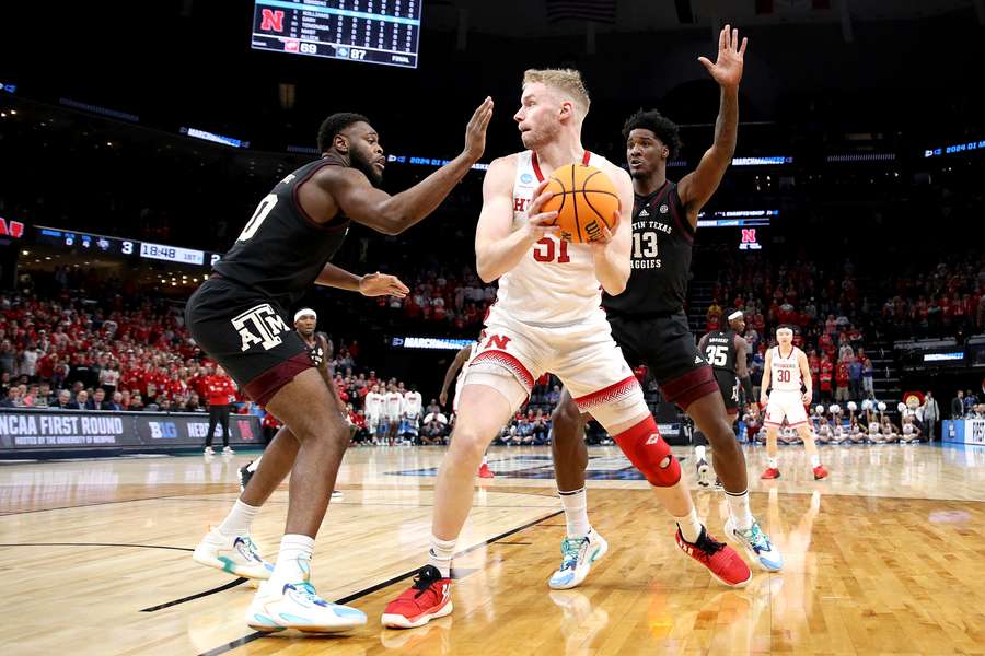 Basisspeler Rienk Mast kwam in 29 minuten tot 7 punten, 4 rebounds en 2 assists voor Nebraska