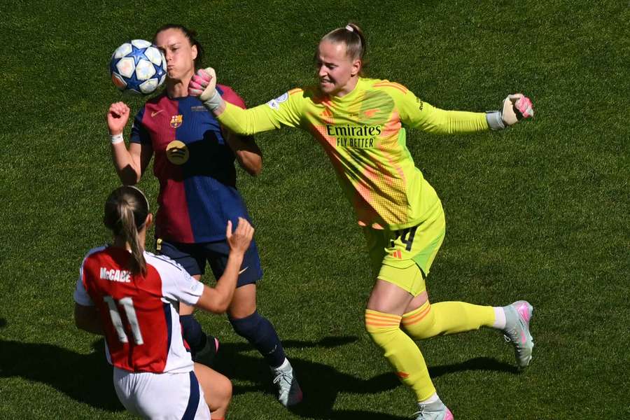 Ewa Pajor bez gola i znów bez Pucharu Europy, Liga Mistrzyń sensacyjnie dla Arsenalu