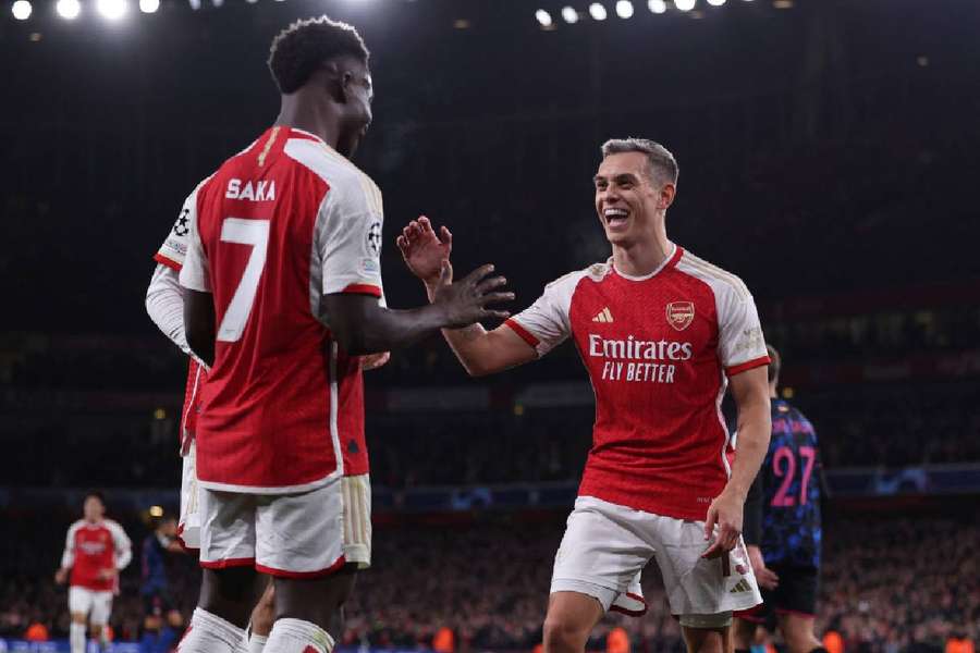 Trossard e Saka fizeram os gols da vitória do Arsenal