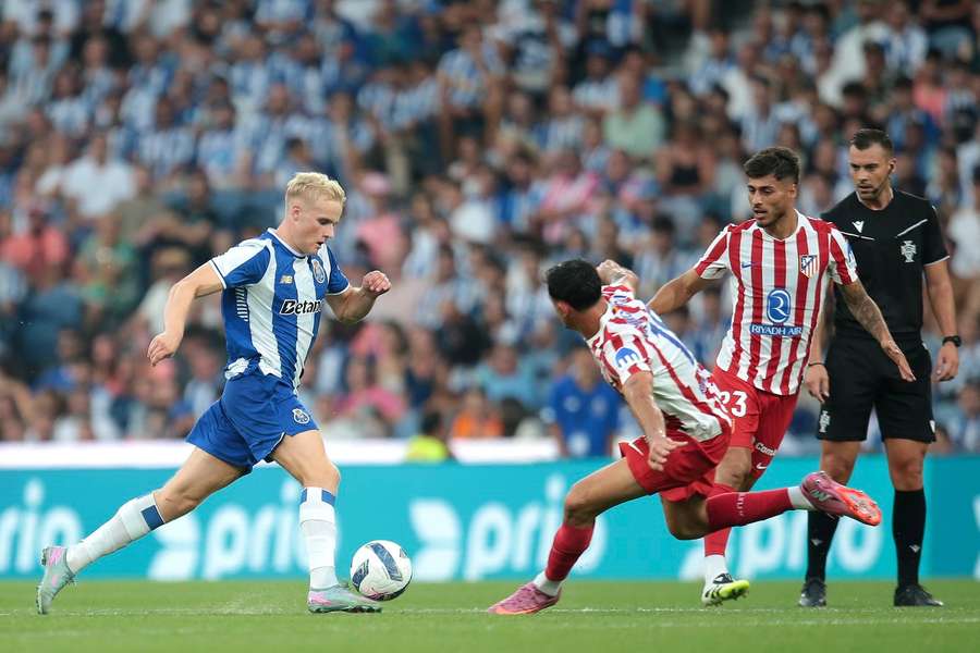 Victor Froholdt in action against FC Porto