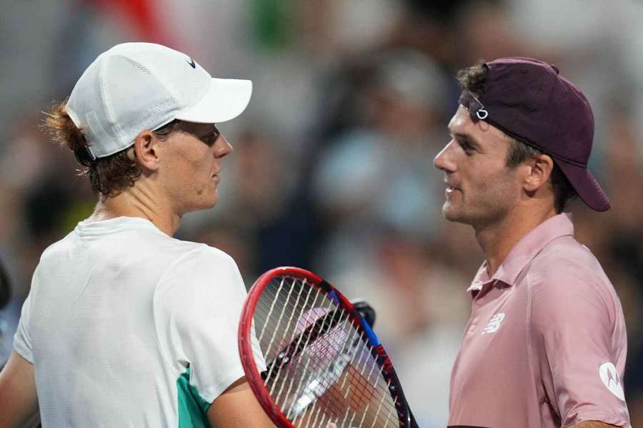 Jannik Sinner a Tommy Paul se střetnou v osmifinále US Open.