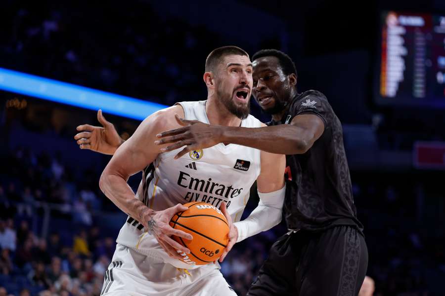 Alex Len, en un partido con el Real Madrid Alex Len, en un partido con el Real Madrid