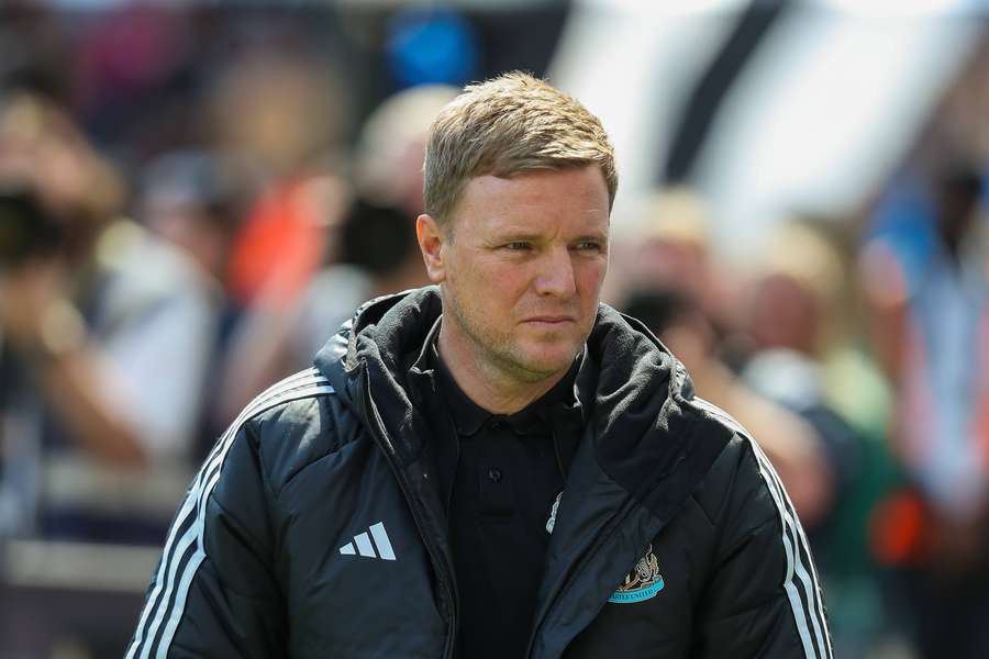 Howe ostrzega Newcastle, by skupiło się na walce o miejsce w Lidze Mistrzów.