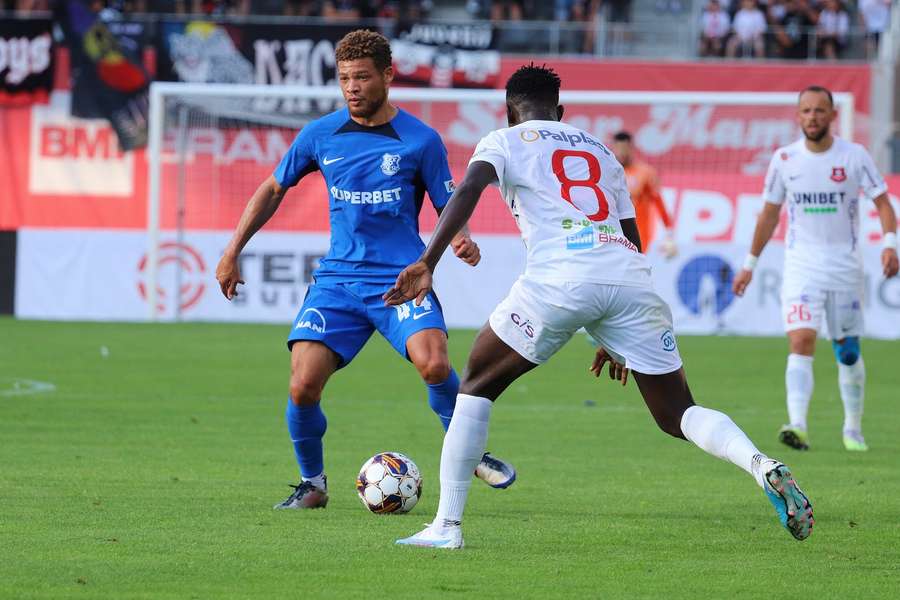 Zorhan Bassong o părăsește pe Farul după doar două luni petrecute în lotul lui Gică Hagi