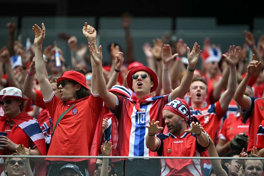 Noruegueses cantaram a plenos pulmões no apito final