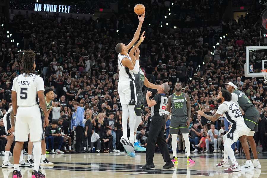 Los Spurs empatan la serie