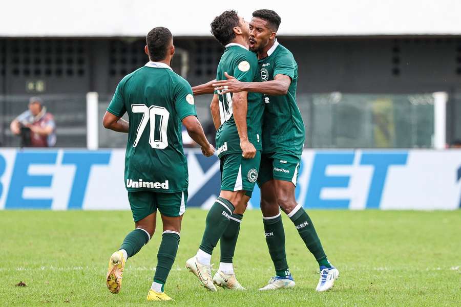 Guilherme (ao centro) teve grande atuação na Vila Belmiro