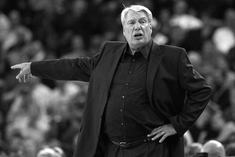 Don Nelson coaches the Golden State Warriors against the Houston Rockets in 2009 Don Nelson coaches the Golden State Warriors against the Houston Rockets in 2009