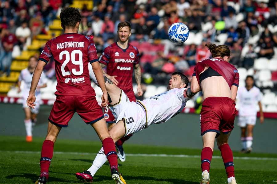 Il gol di Brunori per il momentaneo 2-2 tra Cittadella e Palermo