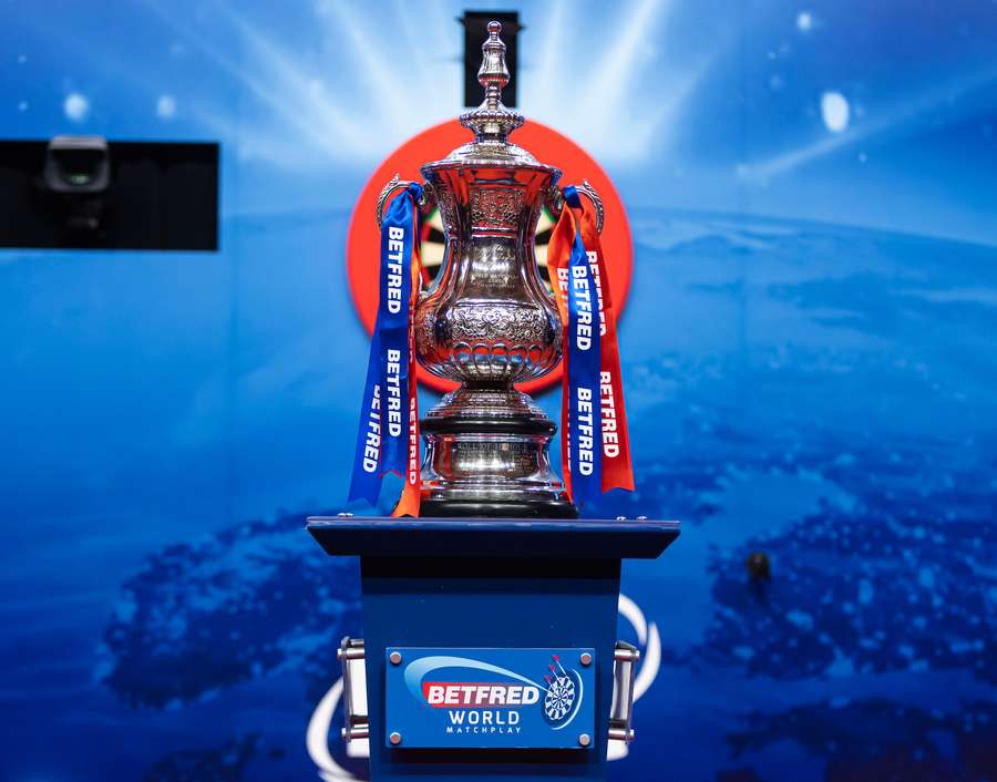 Der Sieger des World Matchplay erhält die Phil Taylor Trophy Der Sieger des World Matchplay erhält die Phil Taylor Trophy