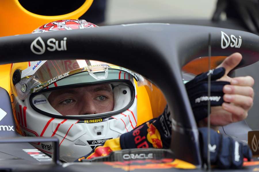 Max Verstappen in zijn Red Bull-auto in Suzuka