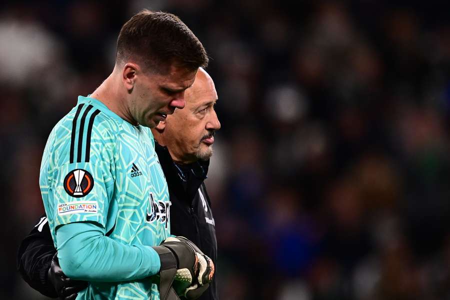 Szczesny leaves the Juve-Sporting match in tears after suffering severe chest pains