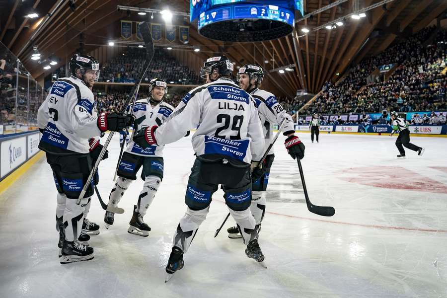 Fribourg ve finále Spenglerova poháru rozstřílel Straubing 7:2.