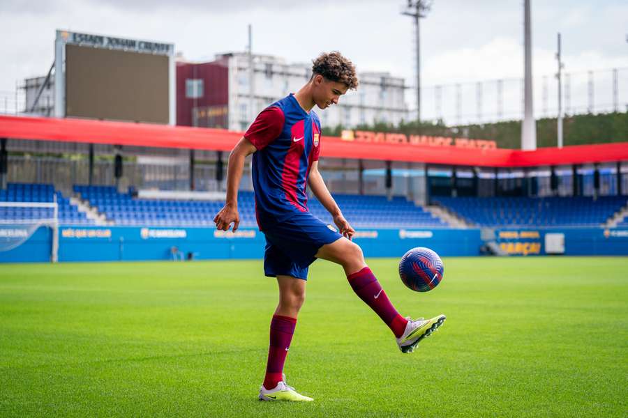 Garvich chega ao Barcelona com apenas 16 anos