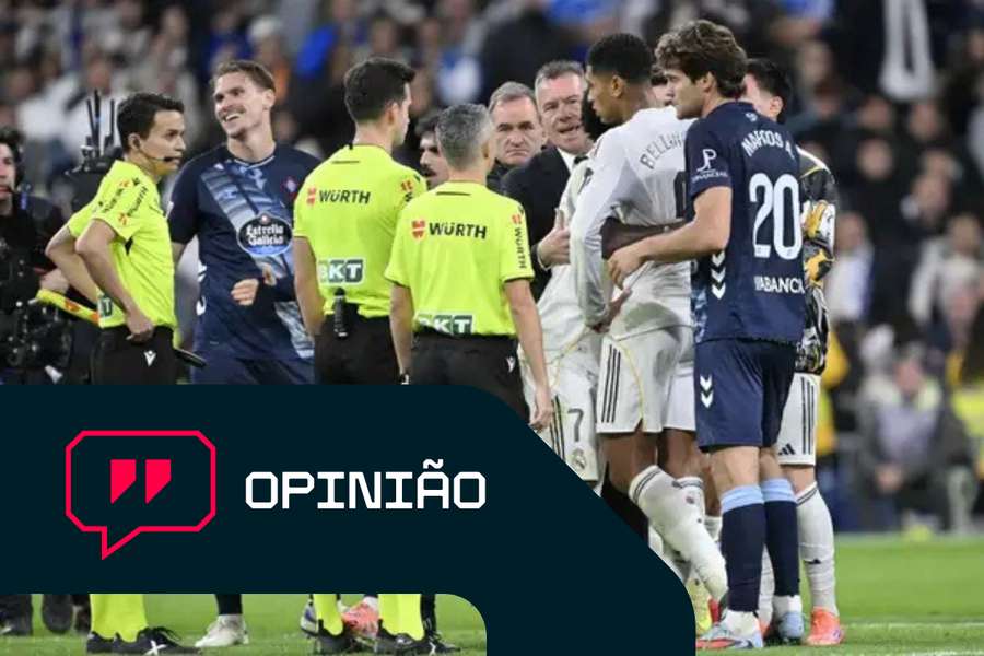 Jude Bellingham, Vinicius e Carlos Megía Dávila irritados com o árbitro no Real Madrid-Celta de Vigo Jude Bellingham, Vinicius e Carlos Megía Dávila irritados com o árbitro no Real Madrid-Celta de Vigo