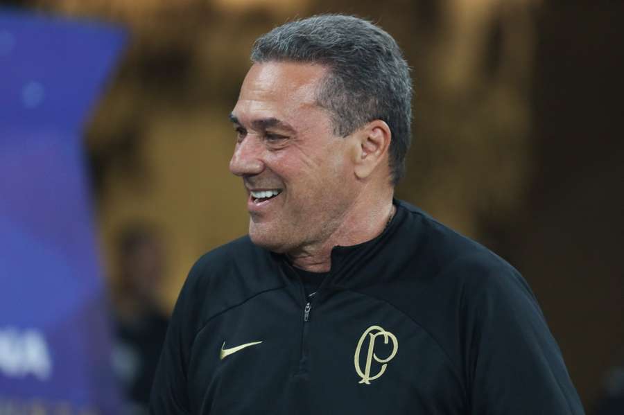 Luxemburgo negou ter recebido qualquer contato da diretoria alvinegra Luxemburgo negou ter recebido qualquer contato da diretoria alvinegra