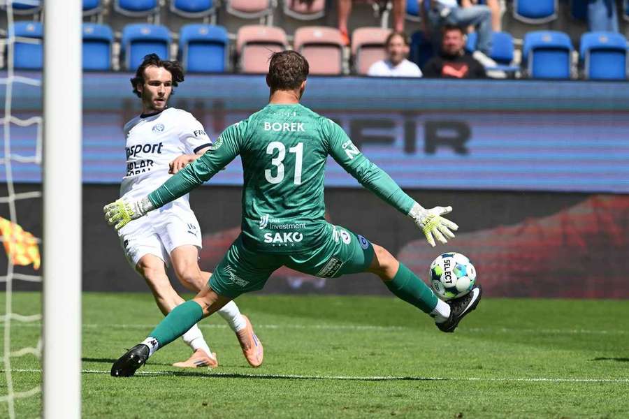 Ofenzivní záložník Adrián Fiala míří ze Slovácka do Baníku.