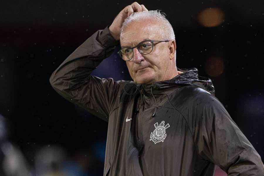 Dorival tornou-se a bola da vez na fábrica de moer técnicos do futebol brasileiro