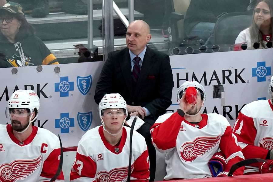 NHL Round-up: Die Detroit Red Wings um Coach Derek Lalonde haben zumindest einen Punkt aus Pittsburgh mitgenommen.
