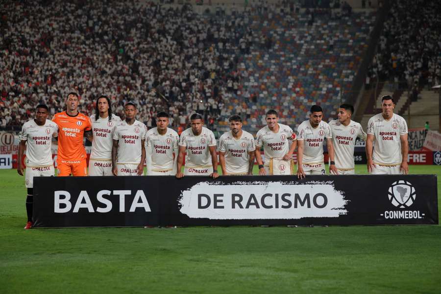 Universitario, en el duelo ante River Plate.