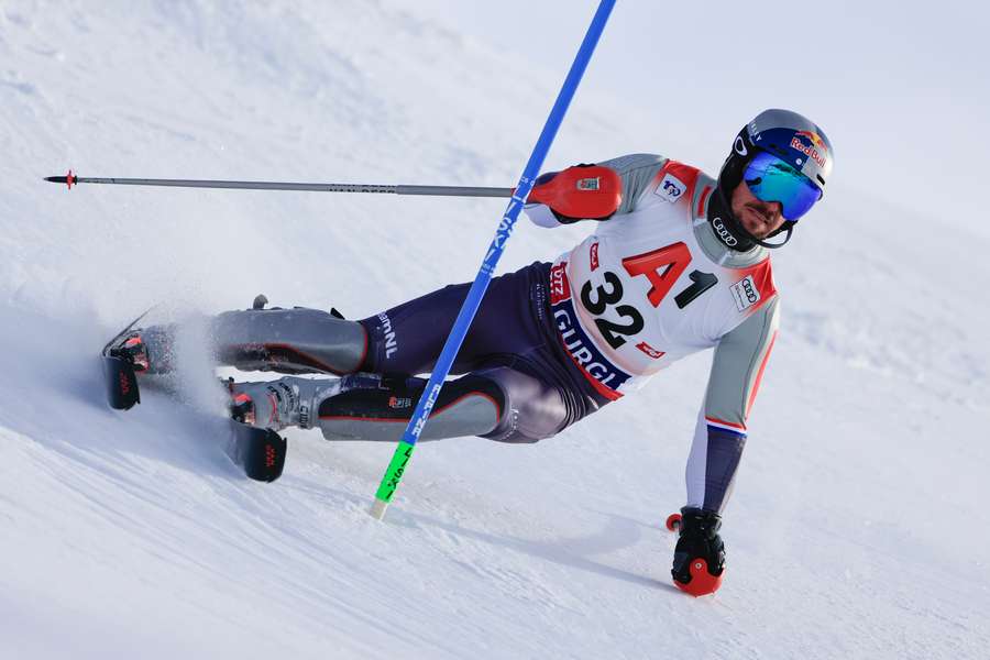 Hirscher sa do lyžiarskeho sveta vrátil vo farbách Holandska. Hirscher sa do lyžiarskeho sveta vrátil vo farbách Holandska.