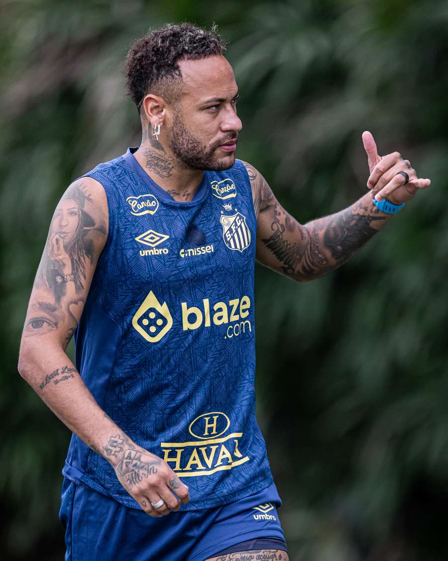 Neymar vem treinando normalmente após recuperação de lesão