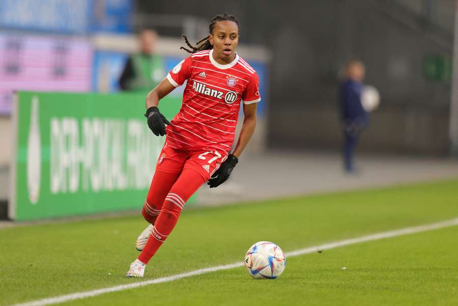 Emelyne Laurent sous le maillot du Bayern Emelyne Laurent sous le maillot du Bayern