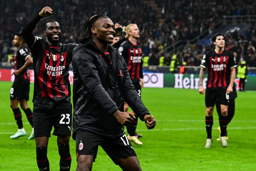 Rafael Leão festeja passagem do Milan aos oitavos de final