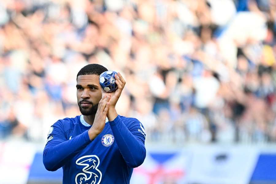 Loftus-Cheek con la maglia del Chelsea