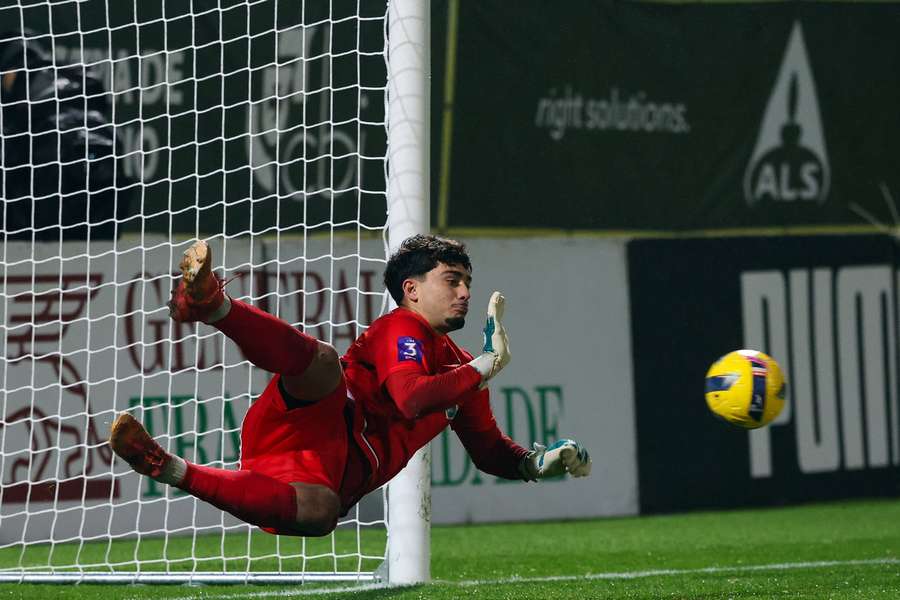 Duarte Almeida defende a grande penalidade que deu o apuramento ao Caldas