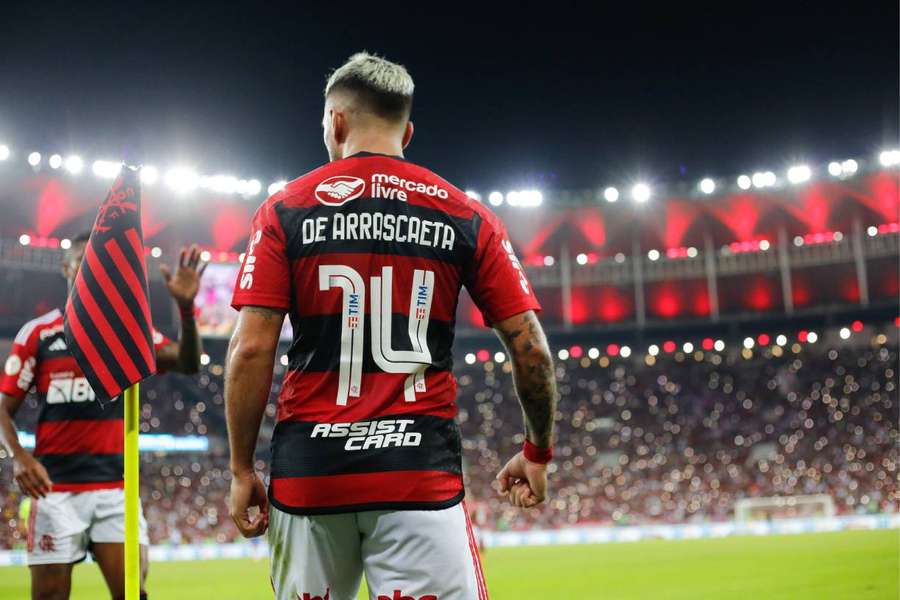 Arrascaeta deu uma assistência e fez um gol na vitória do Flamengo