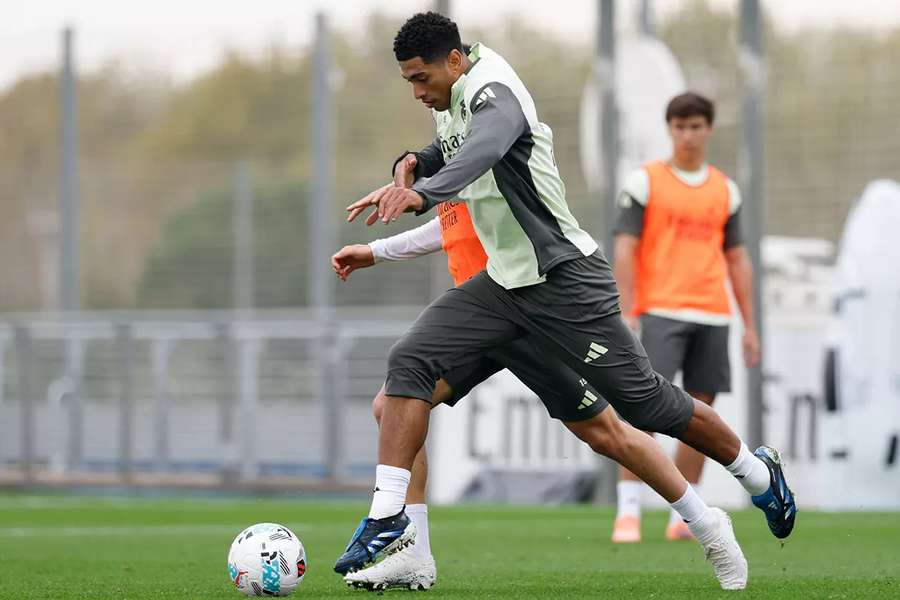Bellingham, en plena forma, entrenando en la víspera del Valencia Bellingham, en plena forma, entrenando en la víspera del Valencia