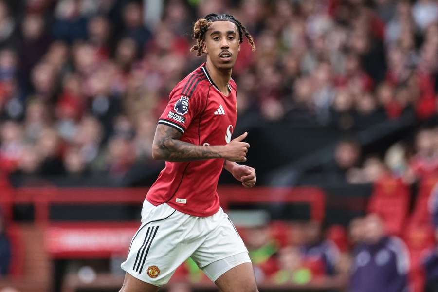 Leny Yoro contre Crystal Palace. Leny Yoro contre Crystal Palace.