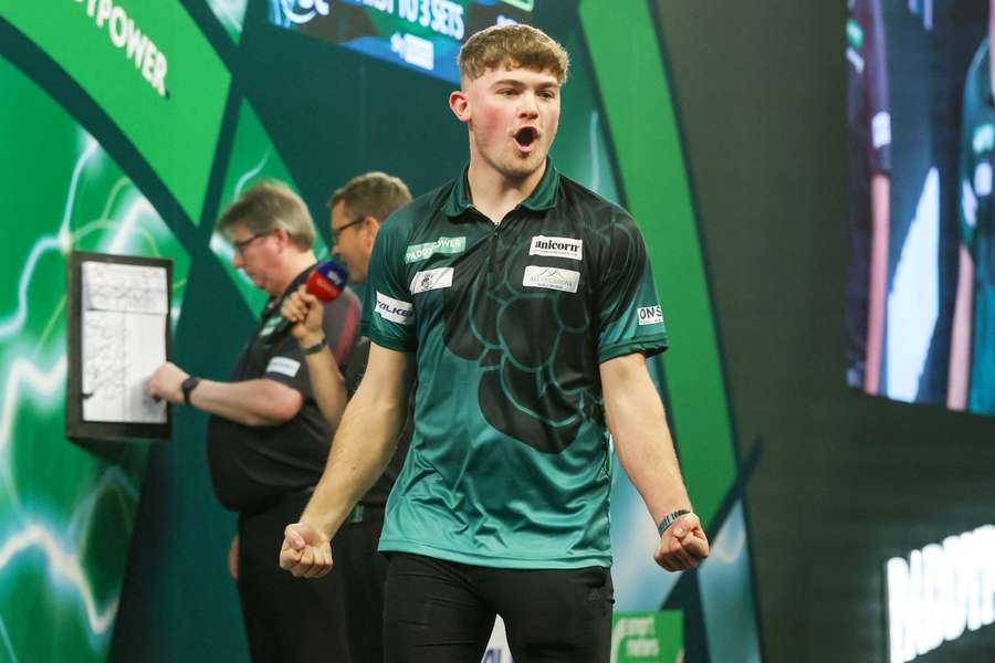 Charlie Manby is into the third round of the World Darts Championship