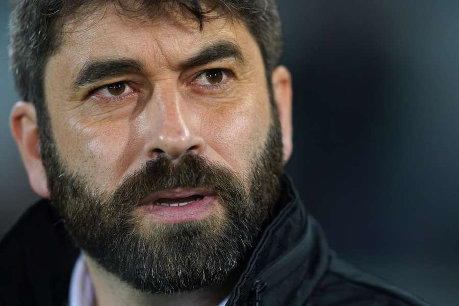 Luís Freire pede Vitória a “sofrer junto” para vencer Estoril Praia