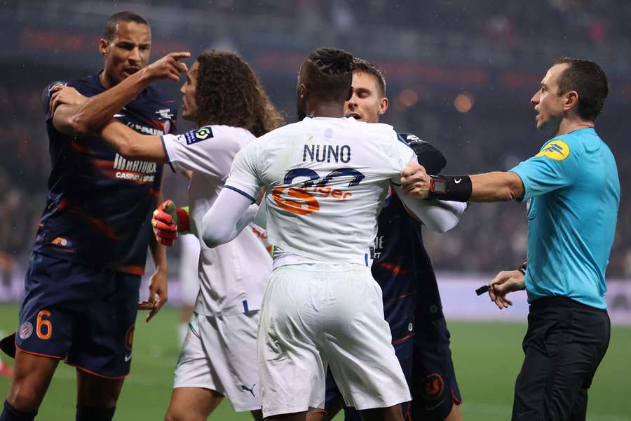 Nuno Tavares marcou e foi expulso no jogo com o Montpellier