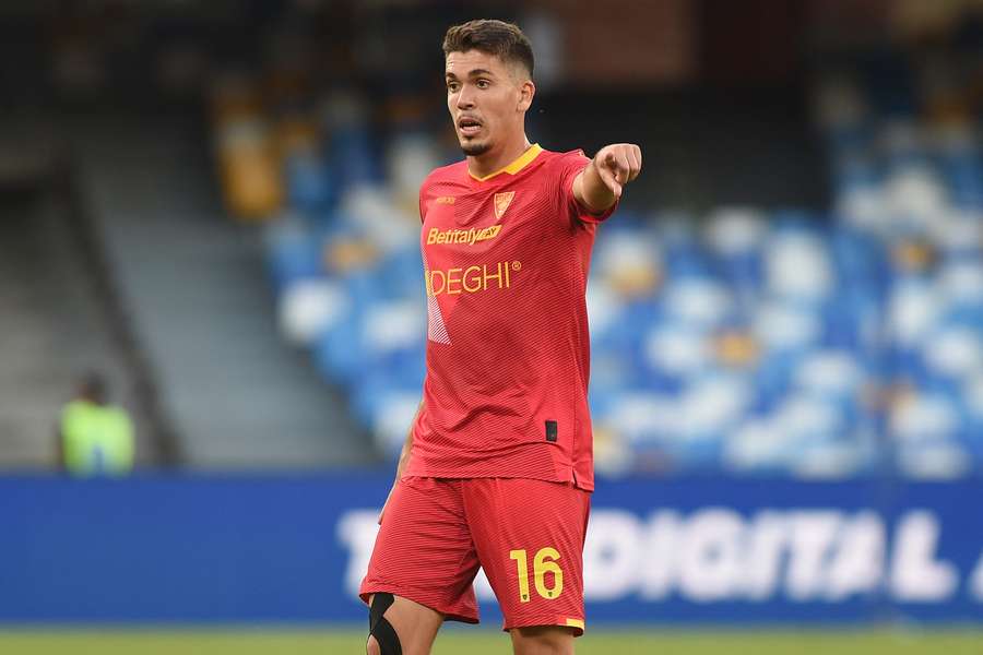 Joan González, en un partido del Lecce contra el Nápoles en el Diego Armando Maradona